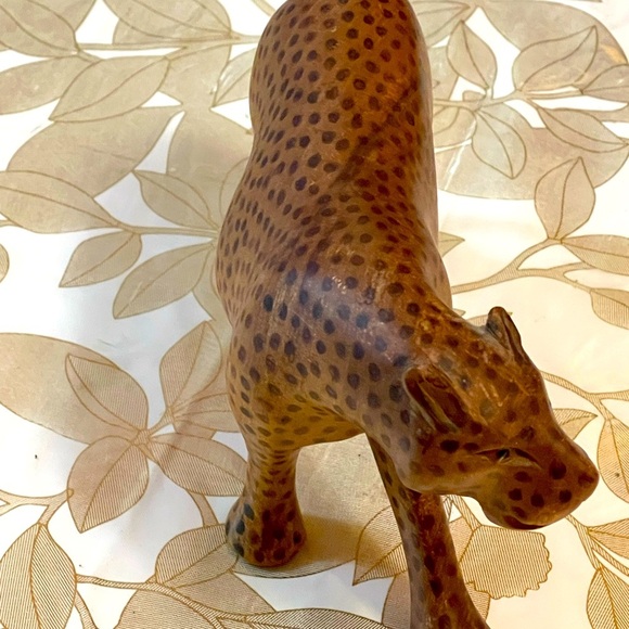 African Safari Big Cat Hand Carved Wood Folk Art Spotted Leopard Cheetah Figure - Picture 2 of 11